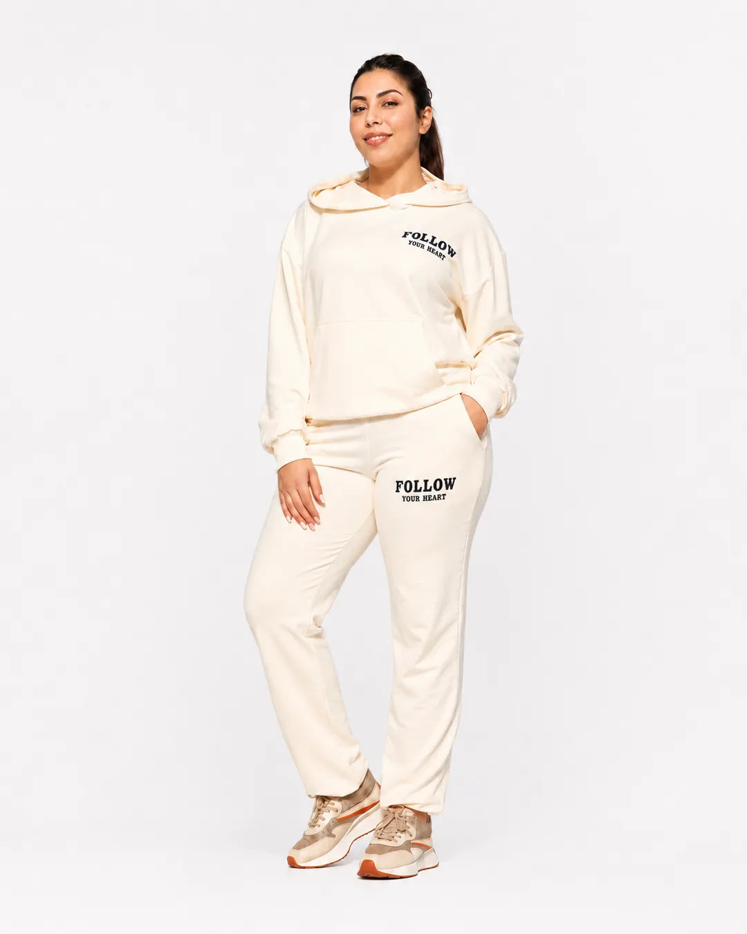 Tenue complète avec l’ensemble sport femme