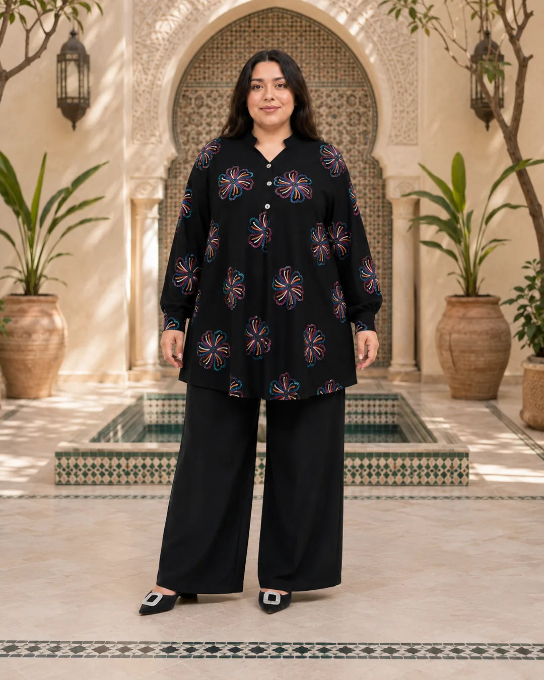 Ensemble Long Brodé en Noir porté