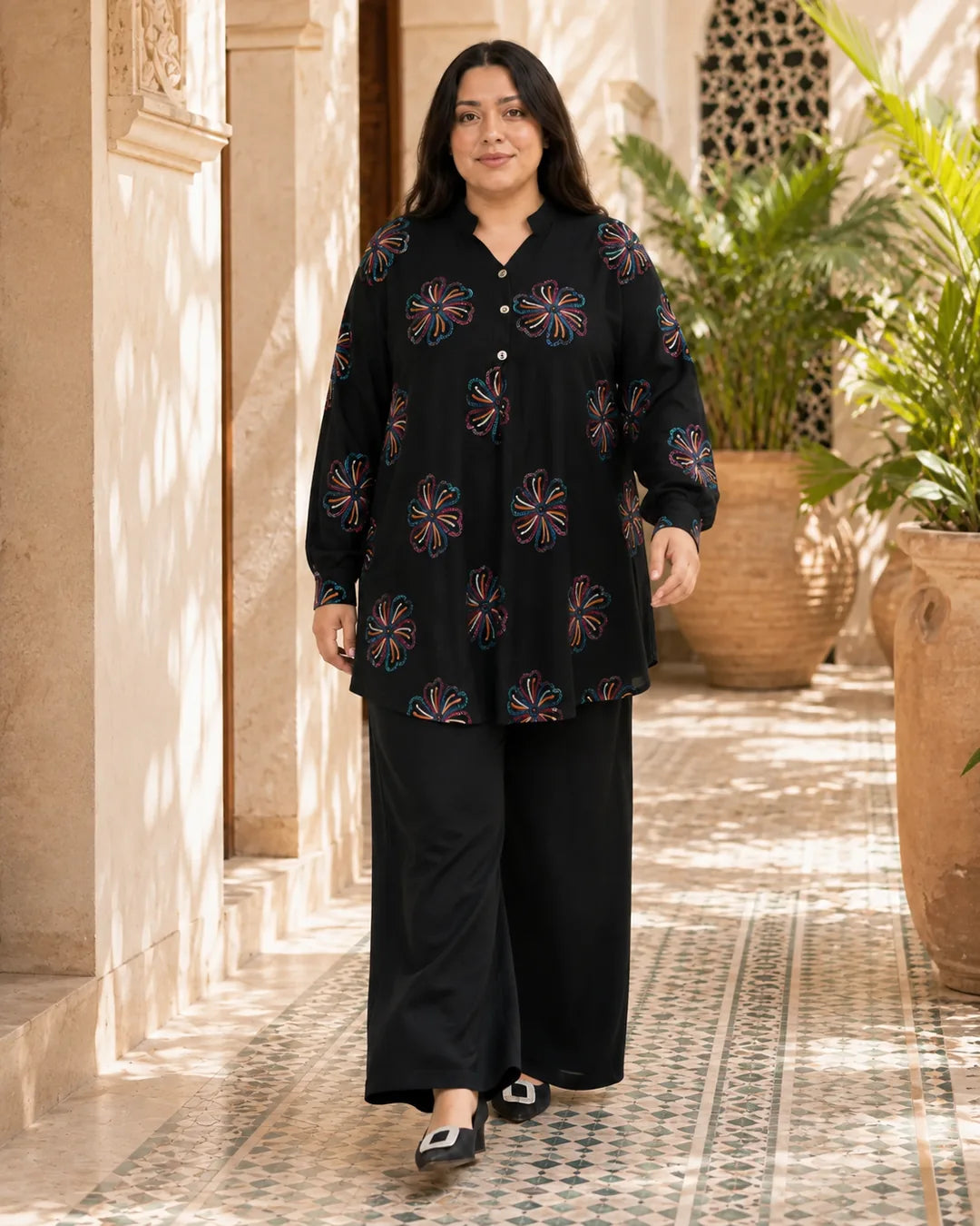 Ensemble Long Brodé en Noir en situation