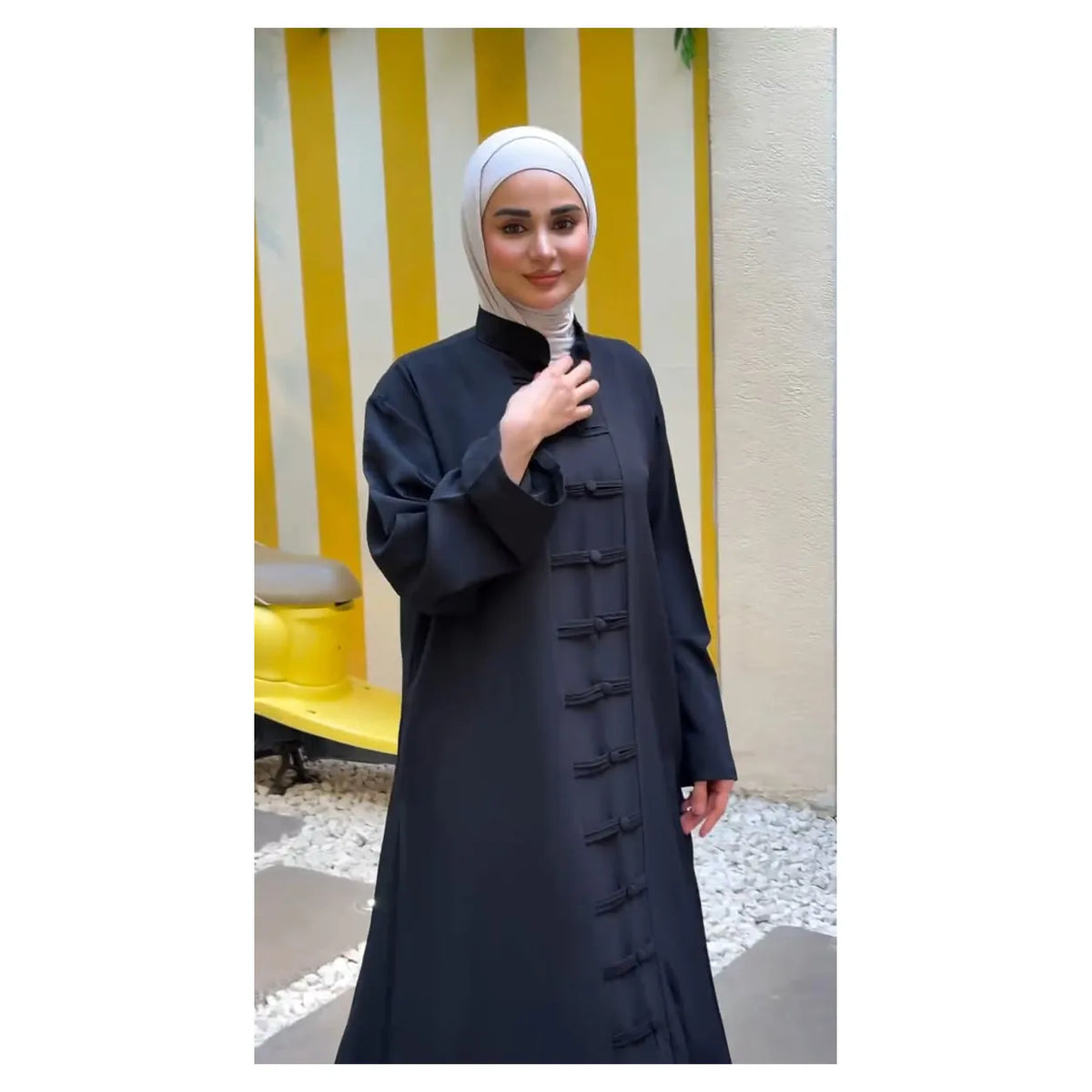 إطلالة كاملة للعباية مع السروال