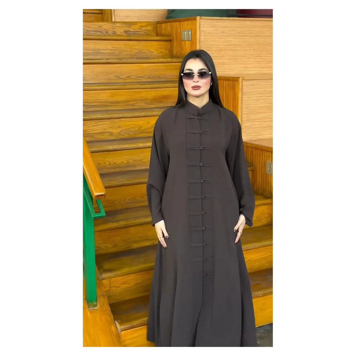 تفاصيل التصميم الأمامي للعباية