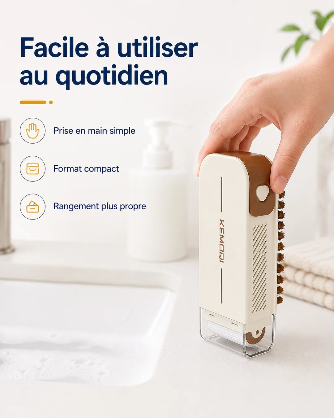 Brosse à savon compacte posée près d’un espace de lavage