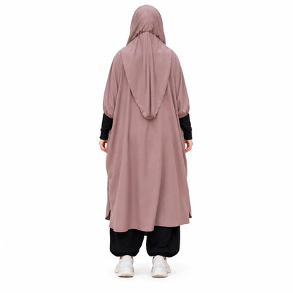 التونيك من الخلف مع تفاصيل غطاء الرأس