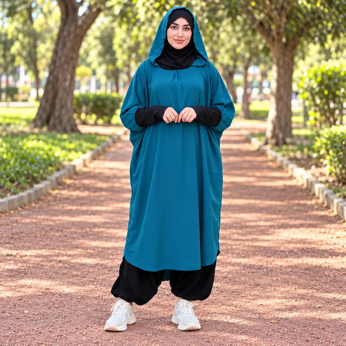 التونيك بقصته الواسعة في الهواء الطلق